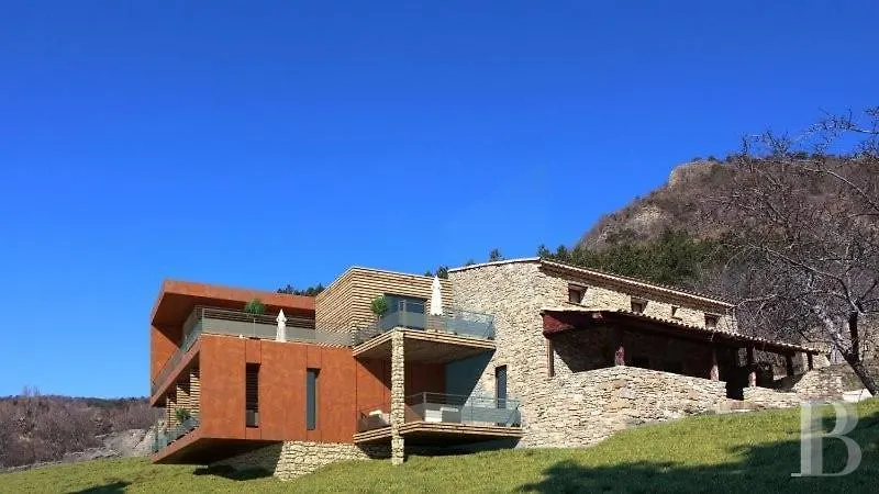 Hébergement de vacances Vues Et Nature Exceptionnelles Au Coeur De 200 Ha Pour 16 Pers Teyssieres France